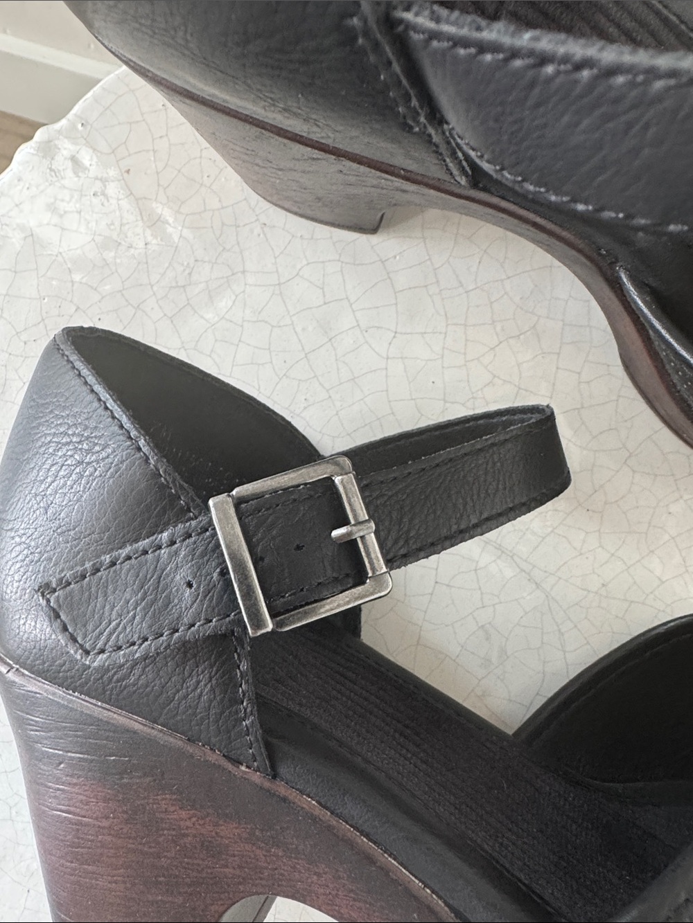 b.o.c Women's Gia Black Faux Leather Platform Clogs Perforated Casual Size 7 EUC - Picture 9 of 10